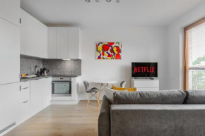 Premium Apartments with FREE Parking Near Muzeum Powstania
